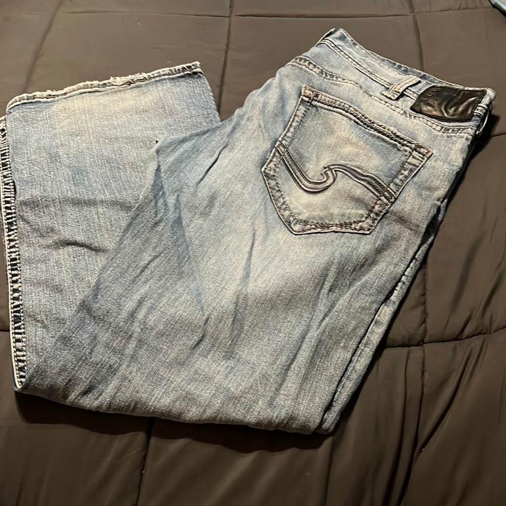 Men’s Distressed Light Wash Silver Jeans. Size 40/32 Gem